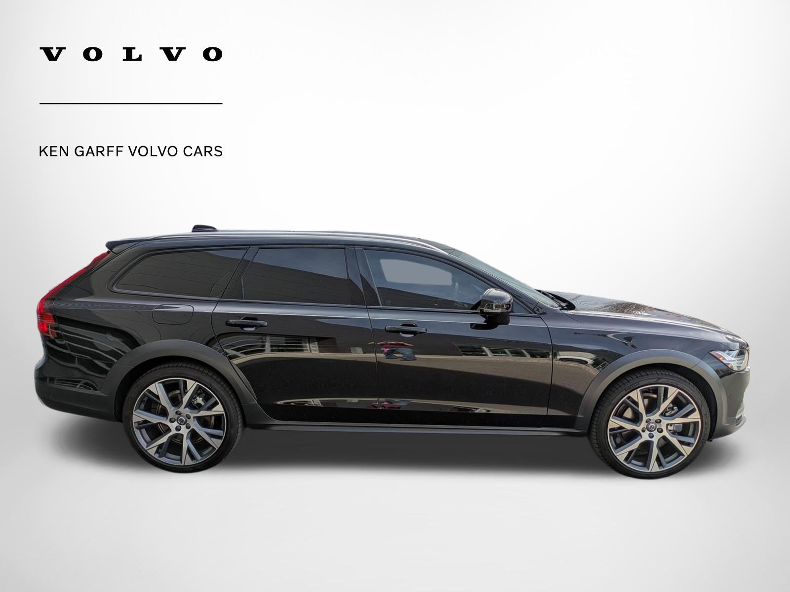 Used 2025 Volvo V90 B6 Cross Country Ultra AWD/4WD image 2