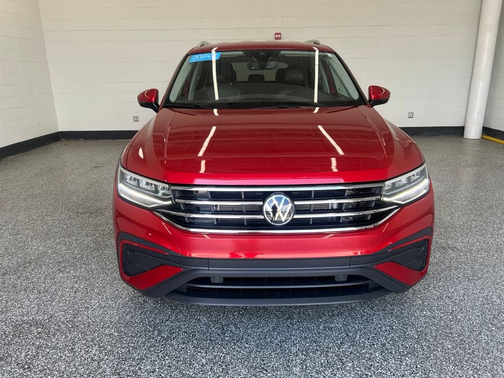 Certified 2024 Volkswagen Tiguan SE AWD/4WD image 8