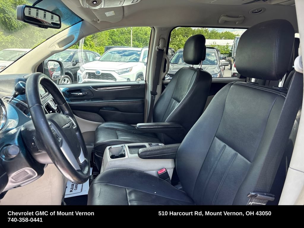 Used 2013 Chrysler Town & Country Touring FWD image 11