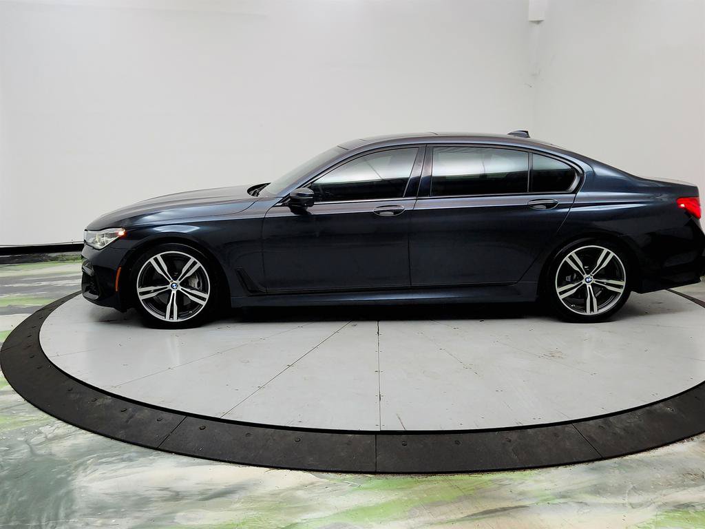 Used 2018 BMW 750i RWD image 8