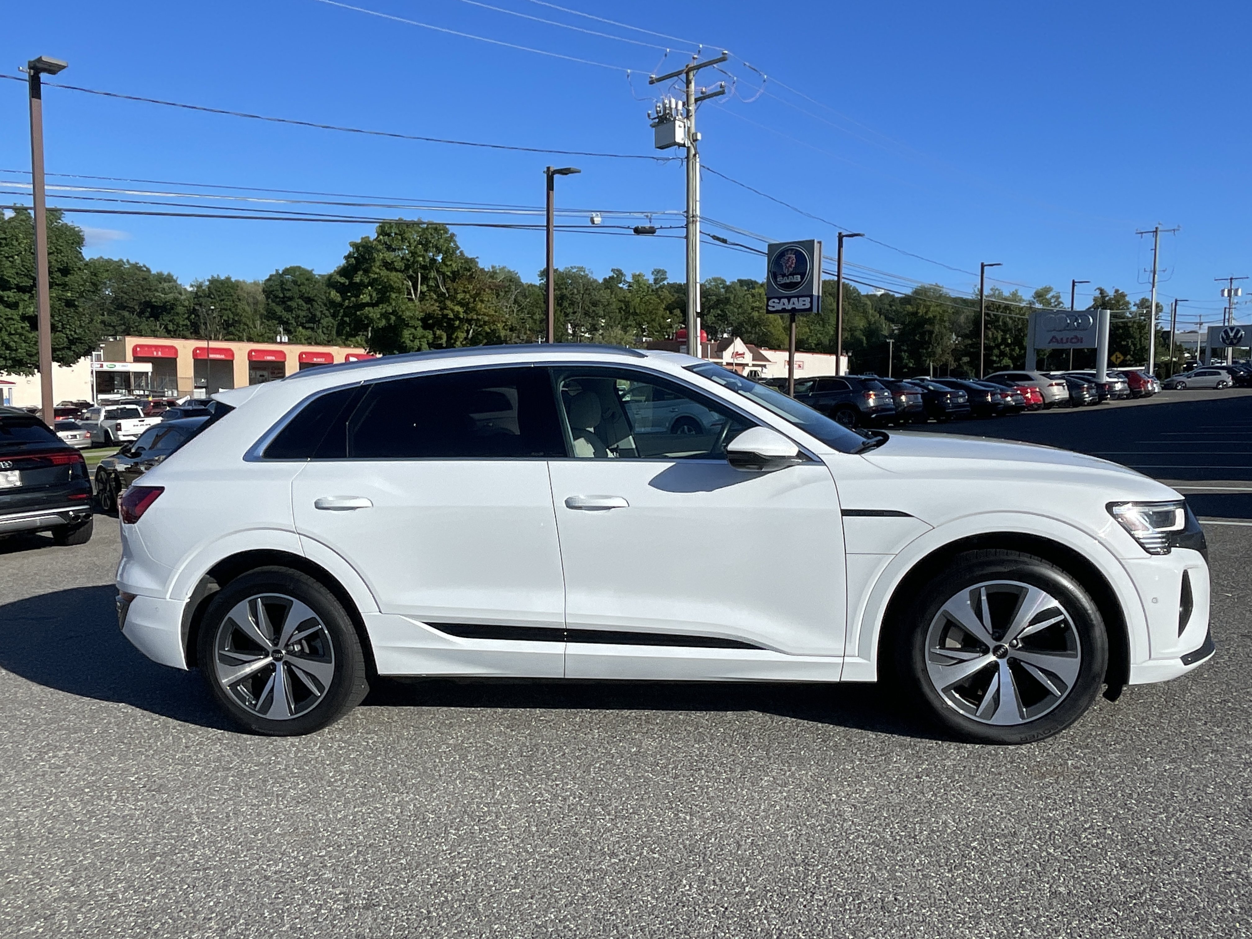 Certified 2024 Audi Q8 e-tron Premium Plus w/ Premium Plus Package AWD/4WD image 3