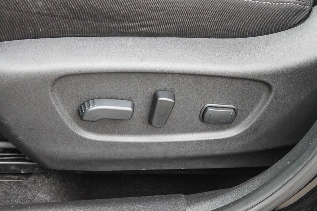 Used 2018 Nissan Rogue SV image 27