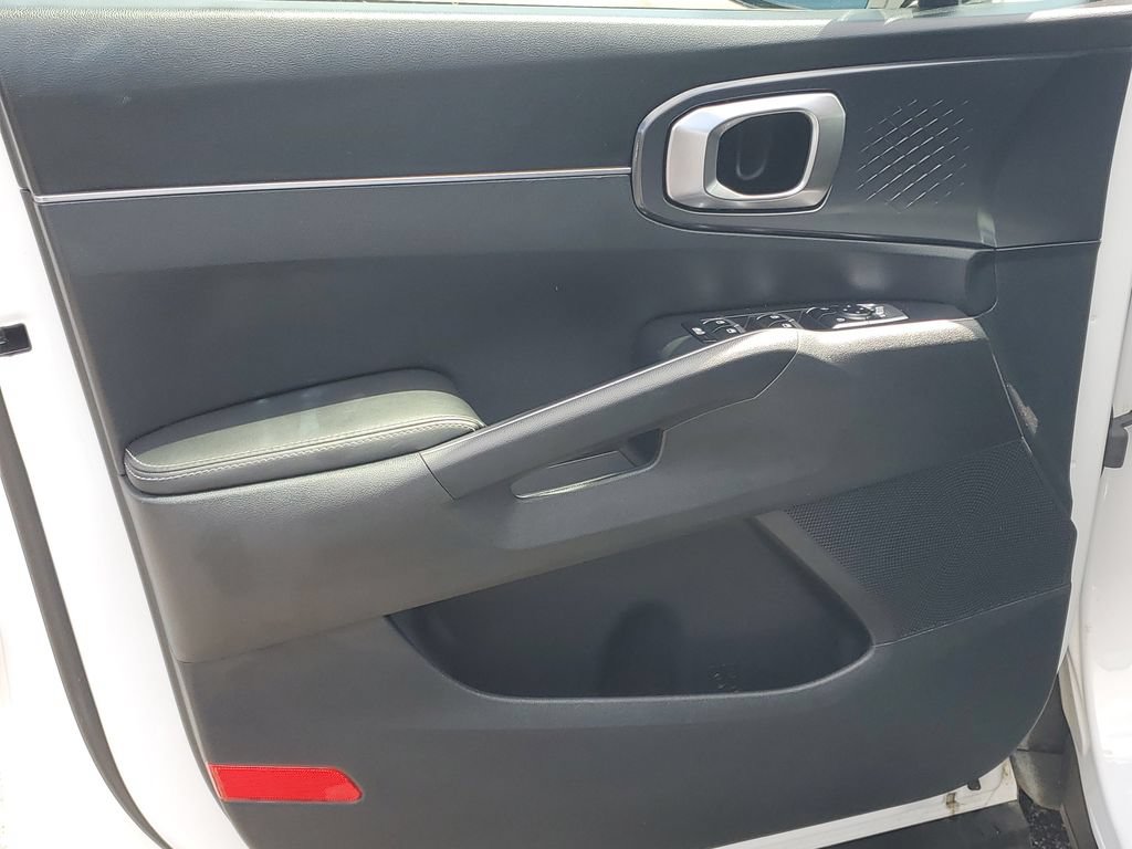 Certified 2024 Kia Sorento S w/ Panoramic Sunroof Package AWD/4WD image 9