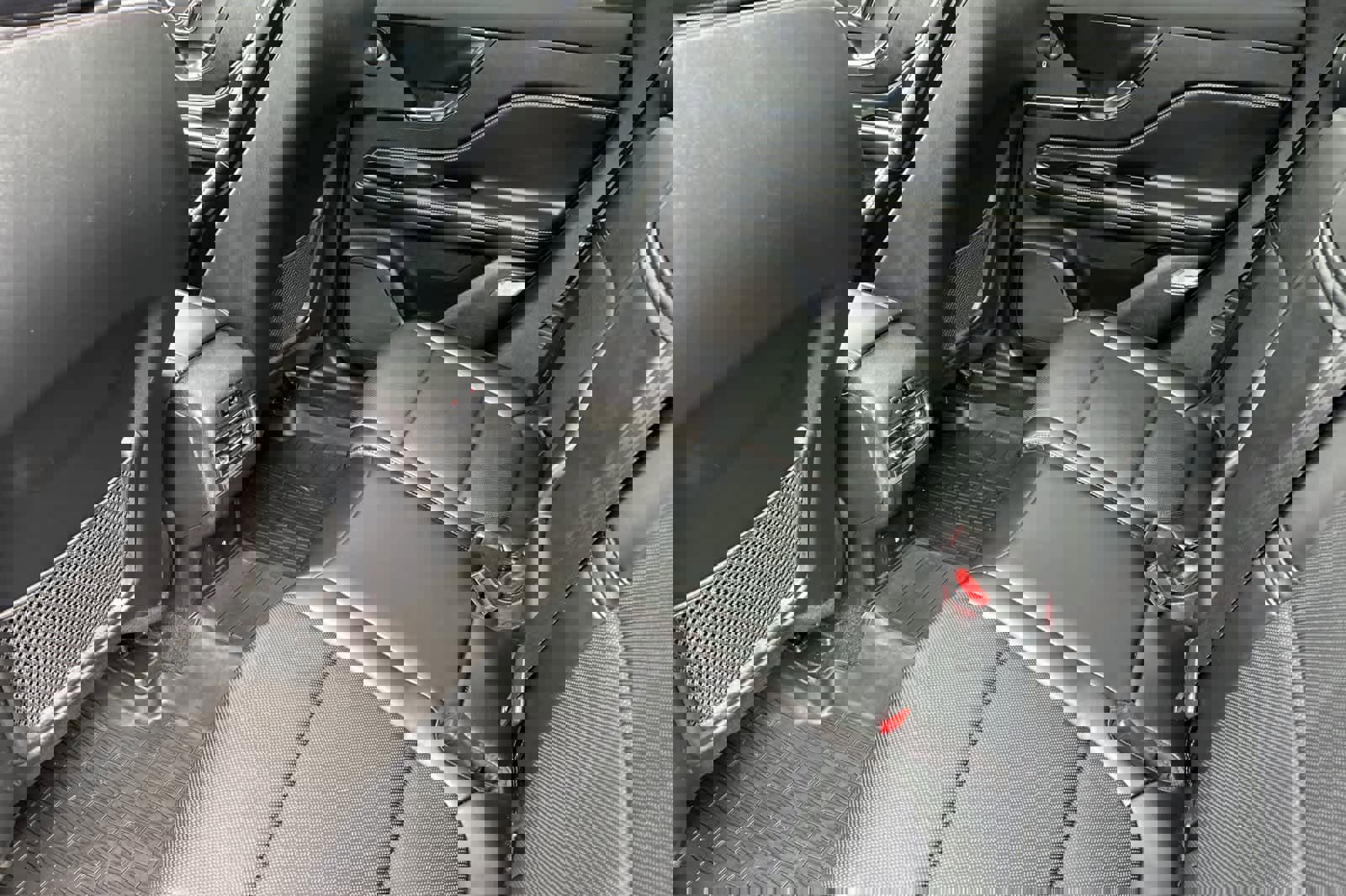 Certified 2022 Lincoln Corsair Reserve w/ Equipment Group 201A image 4