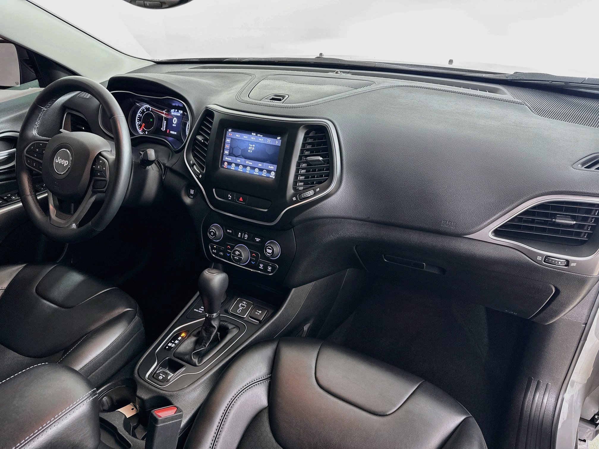Used 2019 Jeep Cherokee Latitude Plus w/ Comfort/Convenience Group AWD/4WD image 32