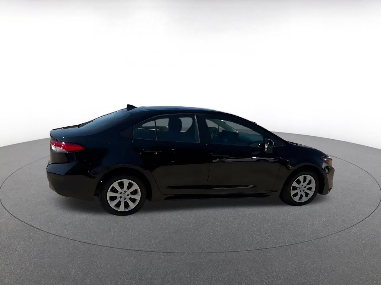 Used 2025 Toyota Corolla LE FWD image 12