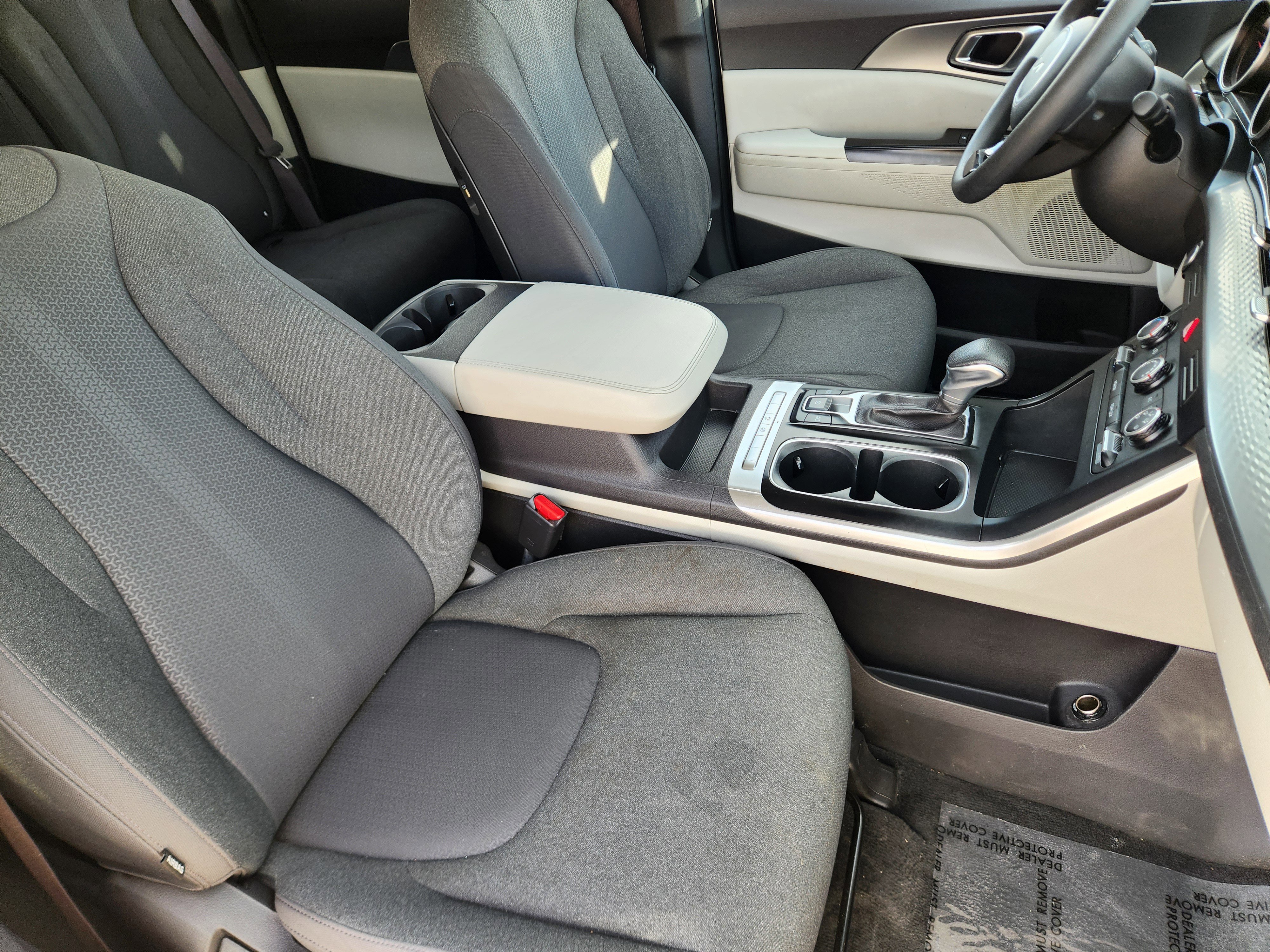 Used 2023 Kia Carnival LX image 6