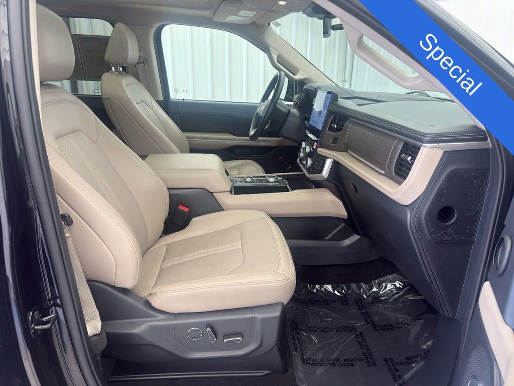 Used 2024 Ford Expedition Limited image 9