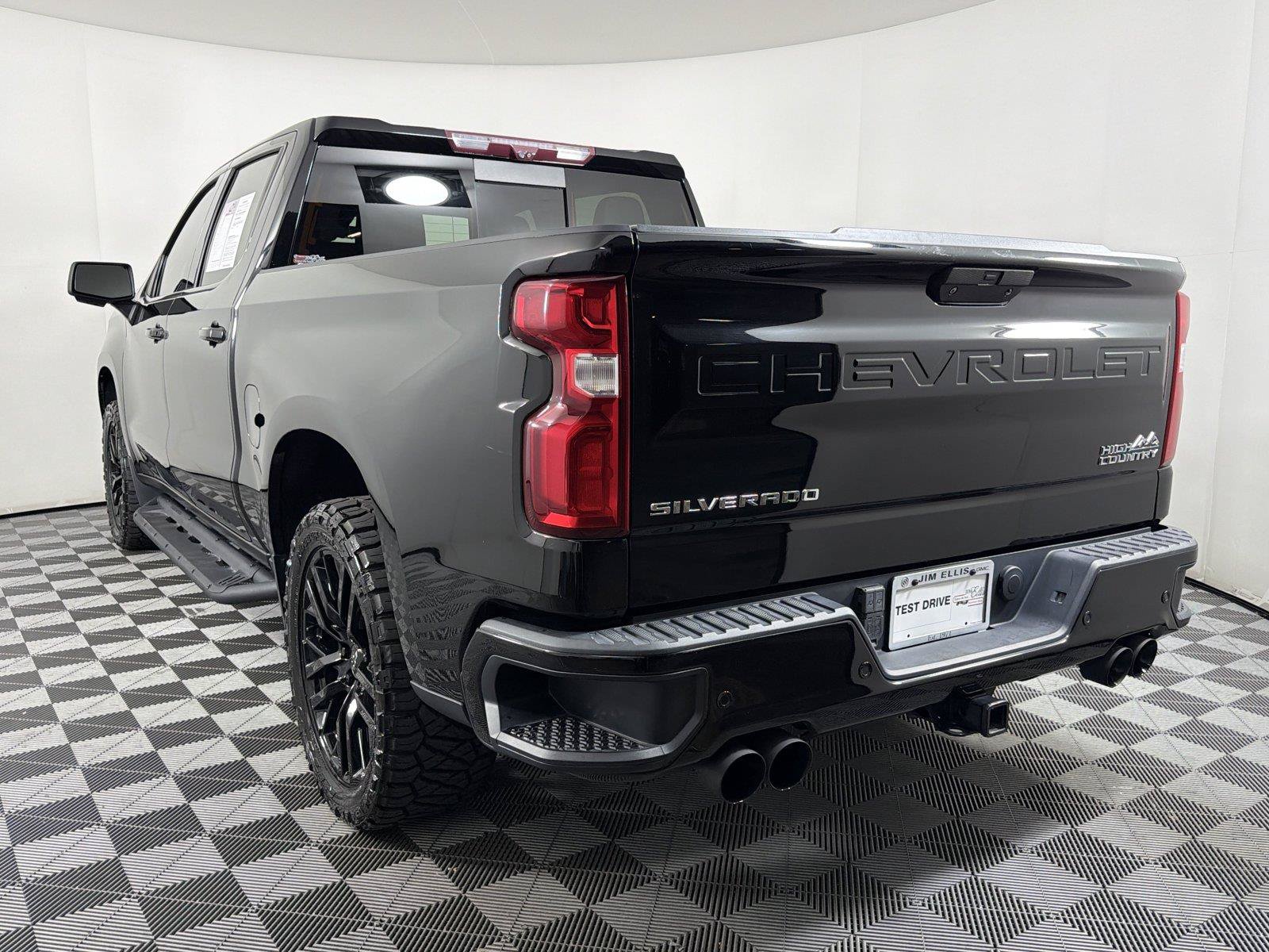 Used 2021 Chevrolet Silverado 1500 High Country w/ Technology Package AWD/4WD image 4