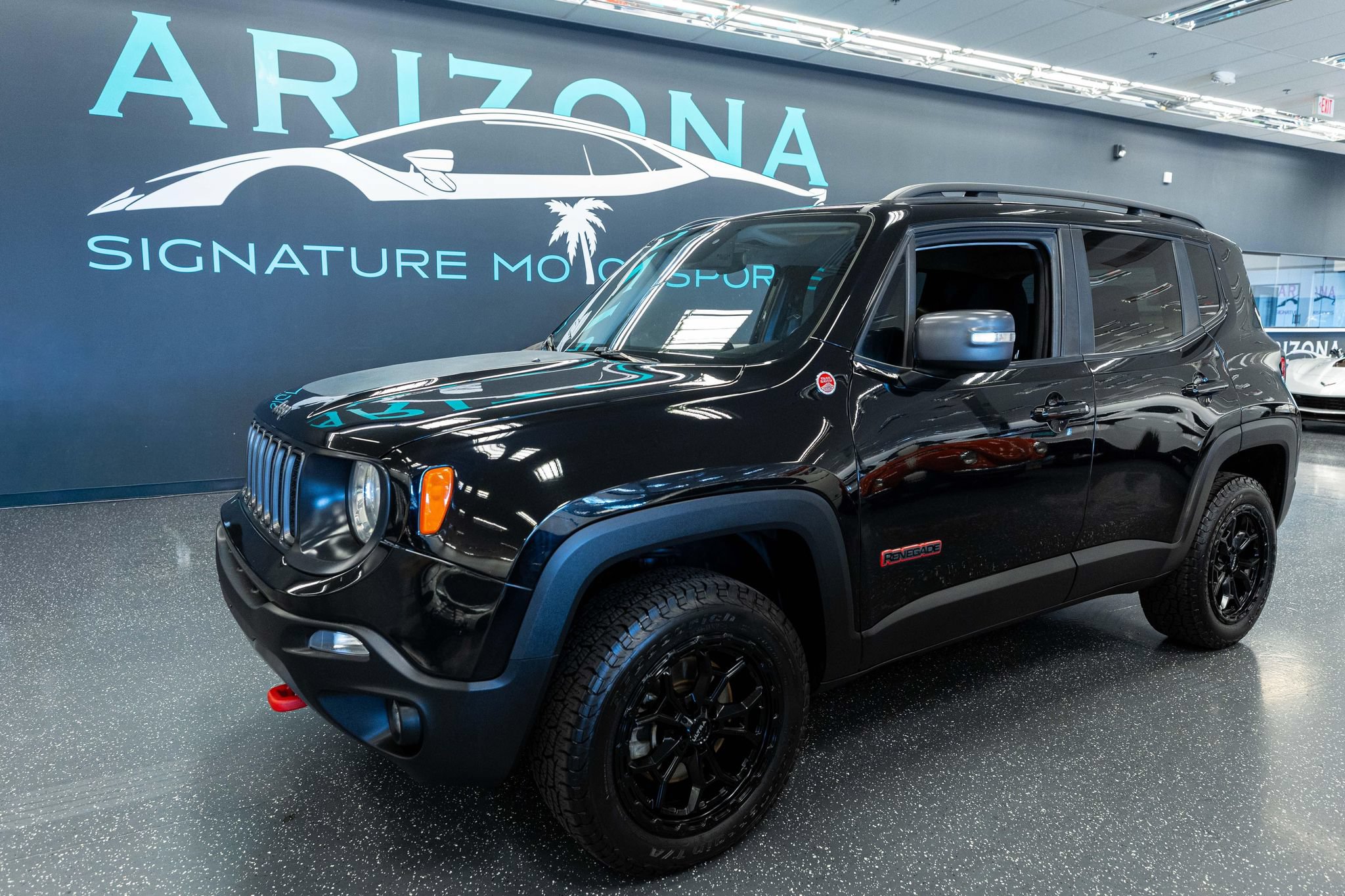 Used 2019 Jeep Renegade Trailhawk w/ Cold Weather Group II AWD/4WD image 1