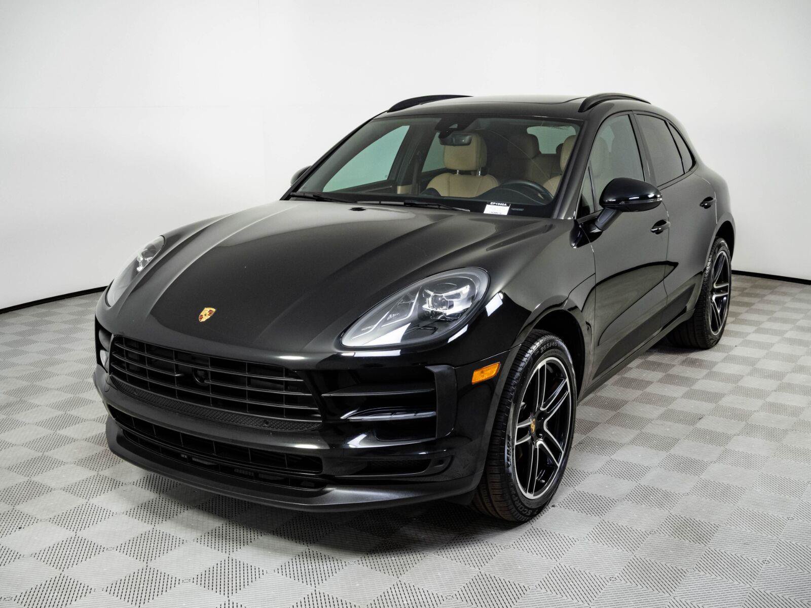 Used 2019 Porsche Macan AWD/4WD image 1