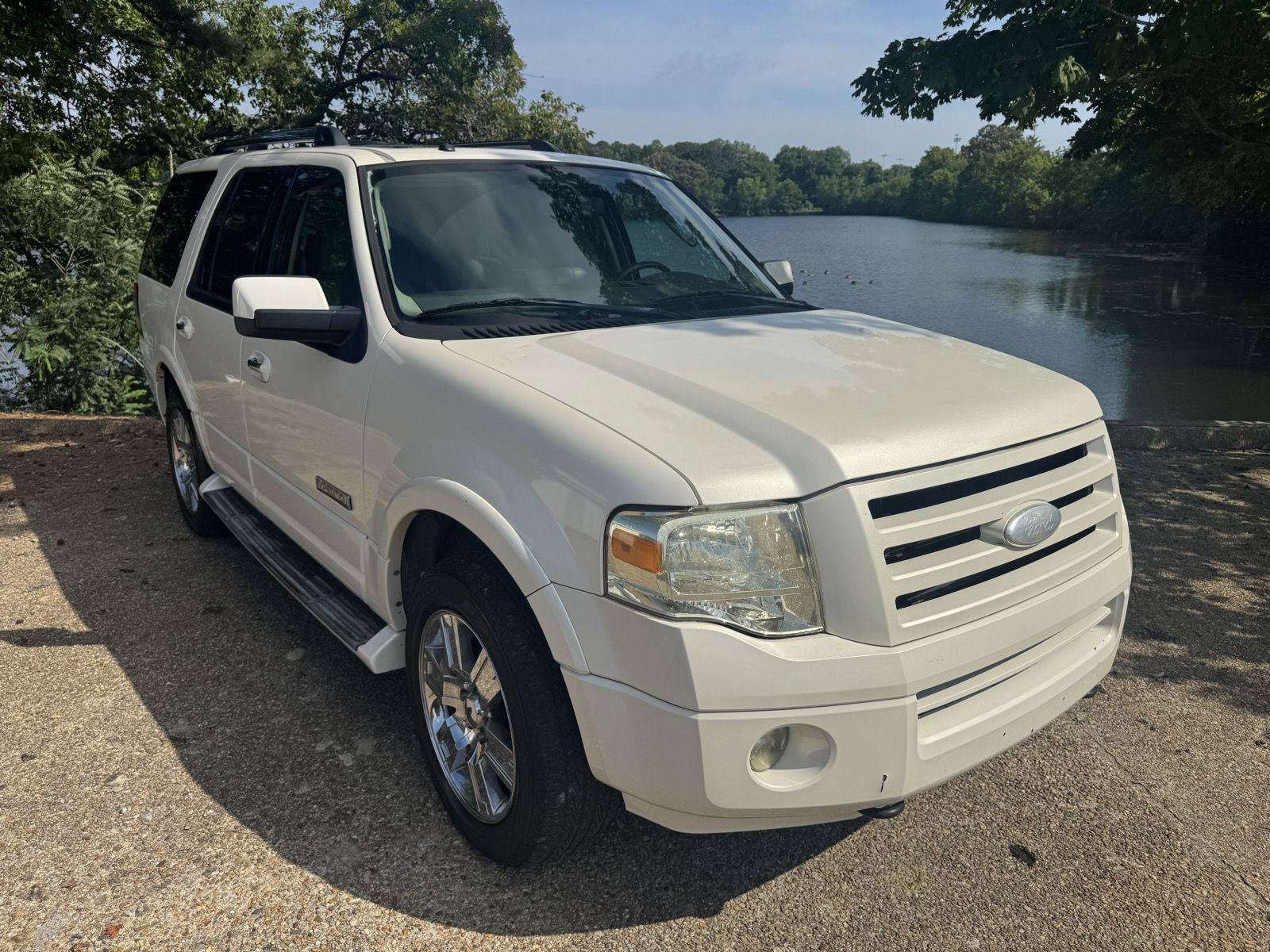 Used 2007 Ford Expedition Limited AWD/4WD image 2