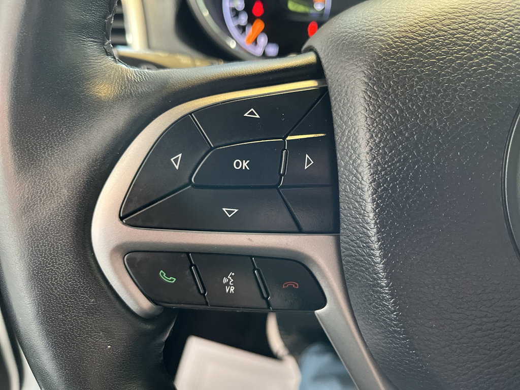 Used 2022 Jeep Grand Cherokee Laredo X RWD image 18