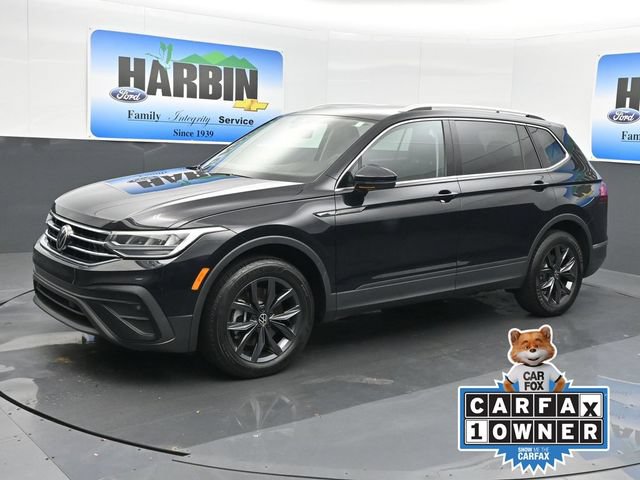 Used 2023 Volkswagen Tiguan SE w/ Panoramic Sunroof Package FWD image 1