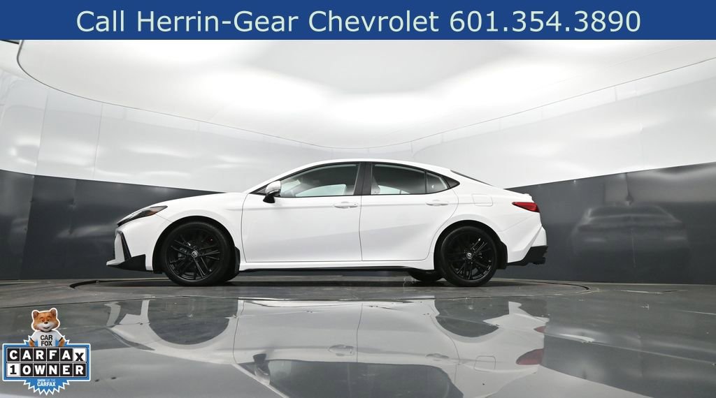 Used 2025 Toyota Camry SE w/ Convenience Package image 40