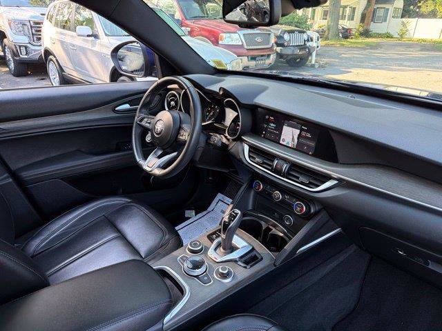Used 2023 Alfa Romeo Stelvio Ti AWD/4WD image 19