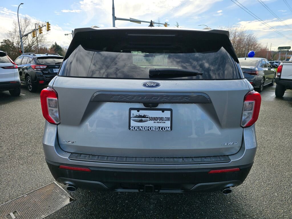 Used 2022 Ford Explorer XLT w/ Equipment Group 202A AWD/4WD image 6