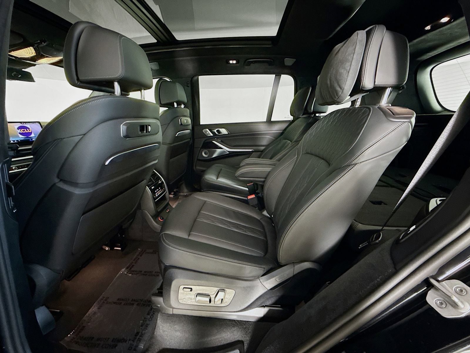 Used 2025 BMW X7 M60i image 26