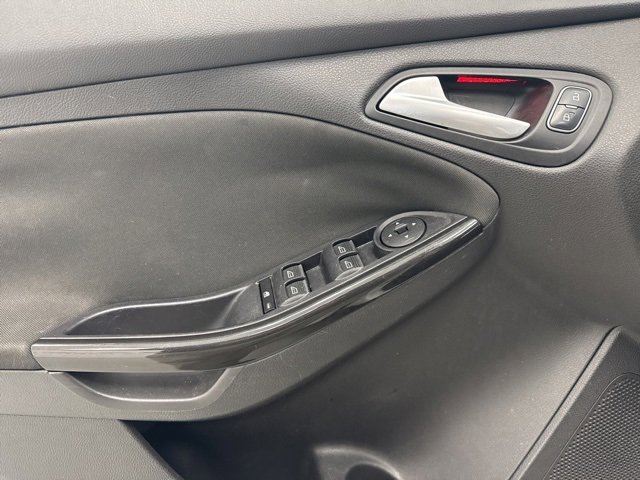 Used 2017 Ford Focus Titanium w/ Titanium Technology Package image 9