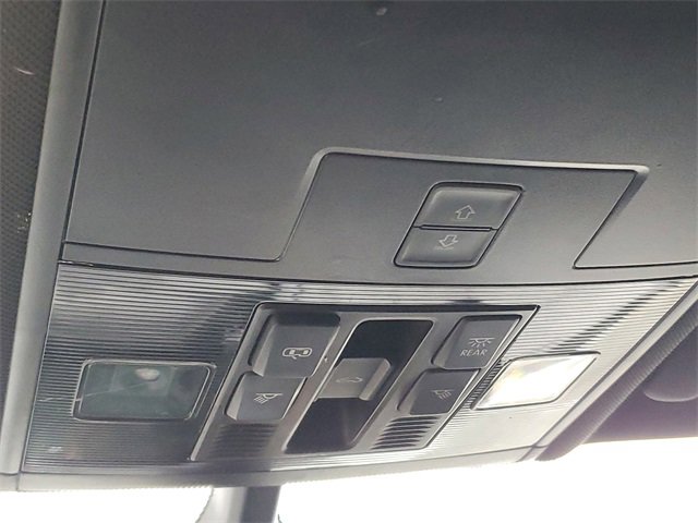 Used 2021 Volkswagen Tiguan SE R-Line image 22