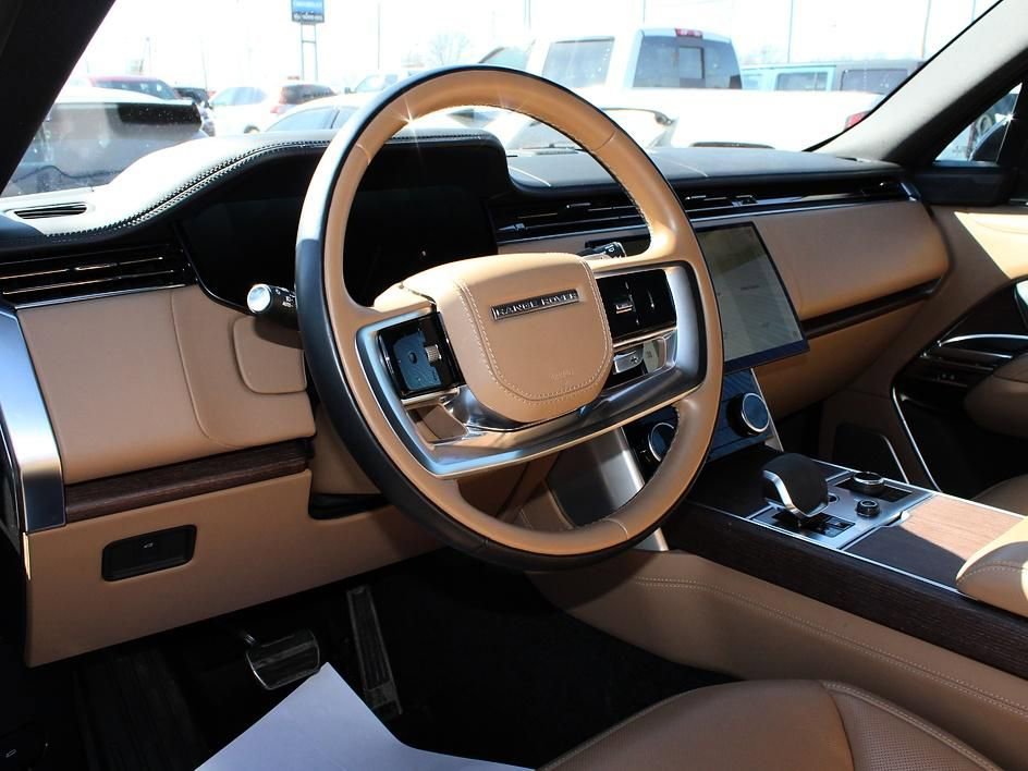 Used 2023 Land Rover Range Rover Long Wheelbase Autobiography image 29