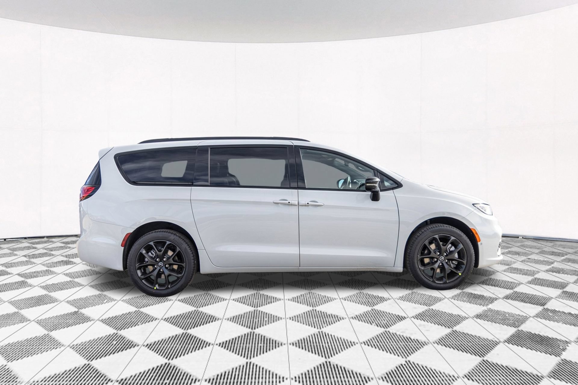 New 2026 Chrysler Pacifica Limited w/ S Appearance Package AWD/4WD image 17