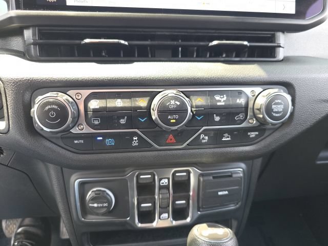 Used 2024 Jeep Wrangler Unlimited w/ Convenience Group AWD/4WD image 21