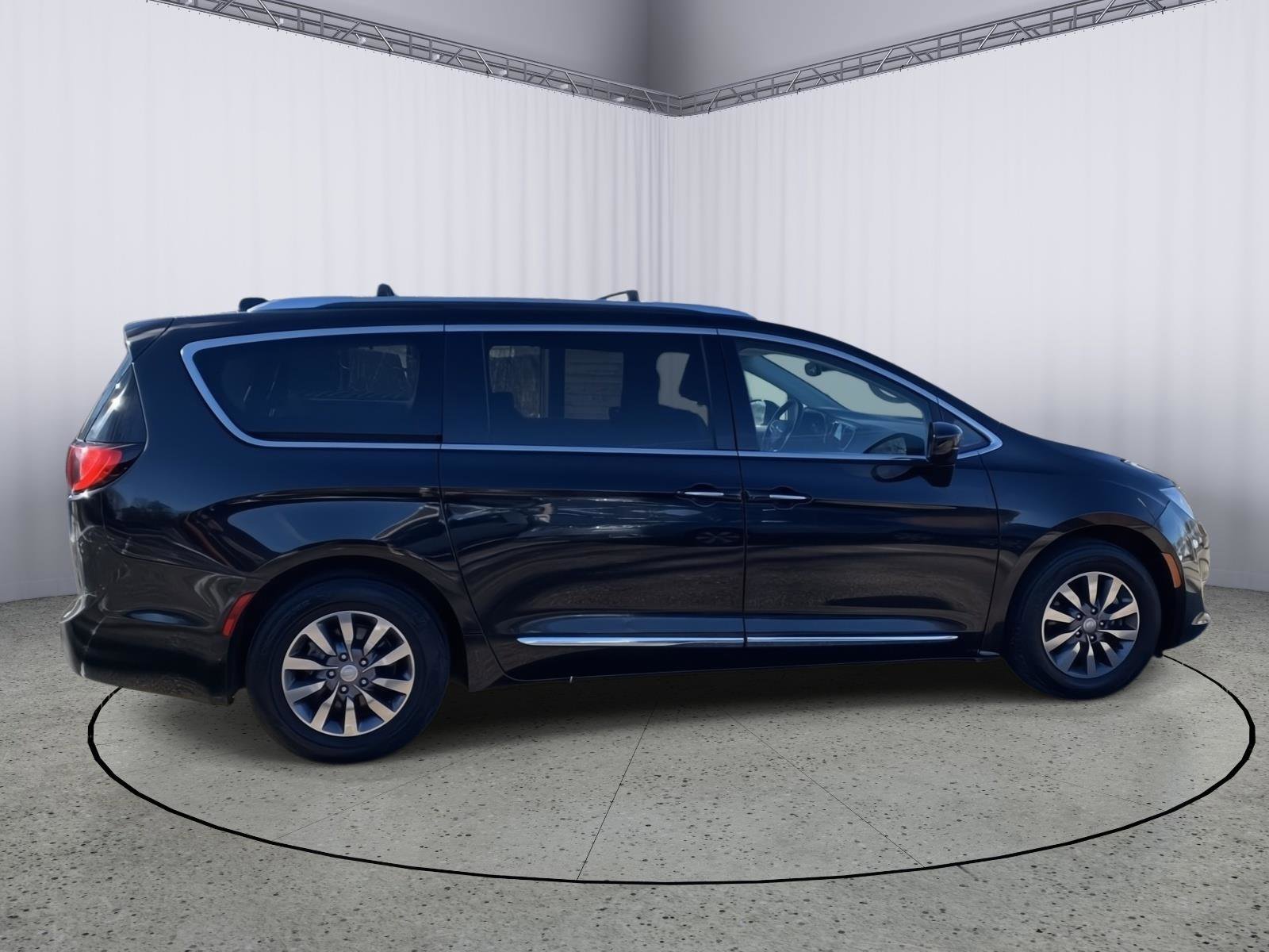 Used 2020 Chrysler Pacifica Touring-L Plus image 8
