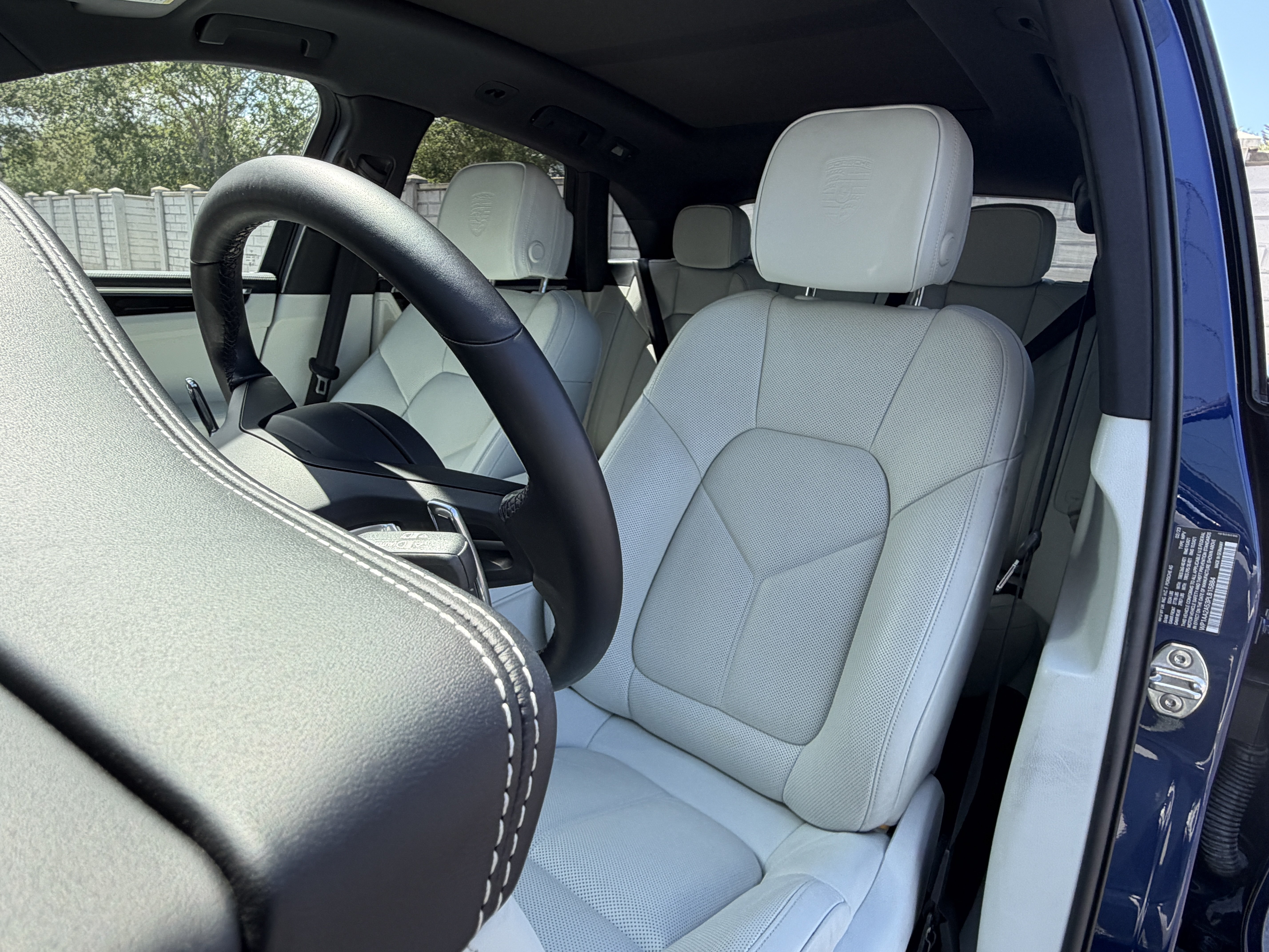 Certified 2023 Porsche Macan AWD/4WD image 5