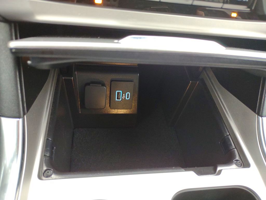 Used 2022 Ford Explorer XLT w/ Equipment Group 202A image 30