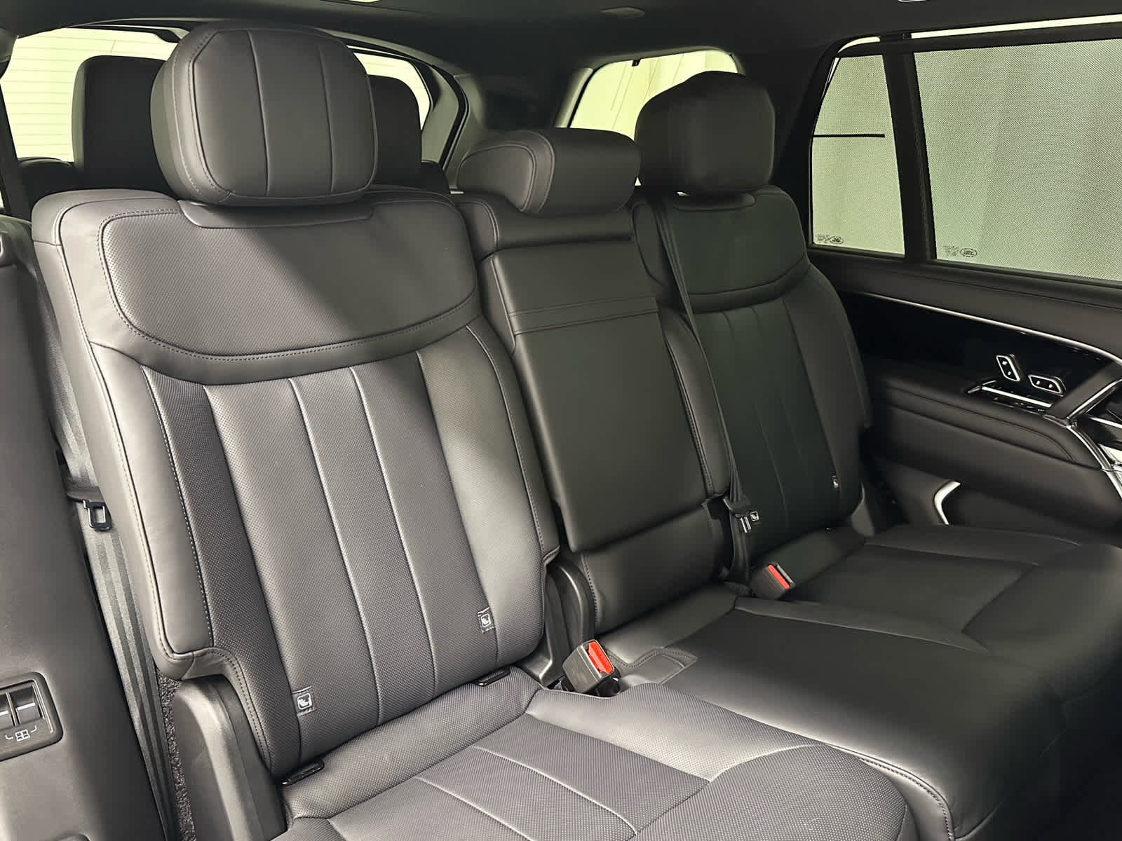 Used 2025 Land Rover Range Rover Long Wheelbase SE image 22