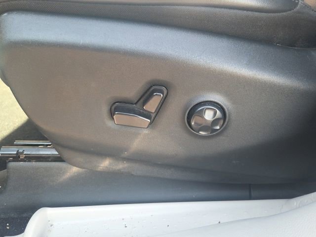 Used 2023 Chrysler Pacifica Touring-L FWD image 29