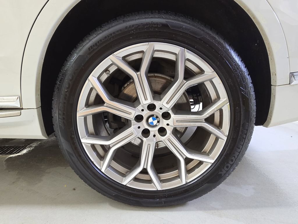 Used 2022 BMW X7 xDrive40i w/ Premium Package image 38