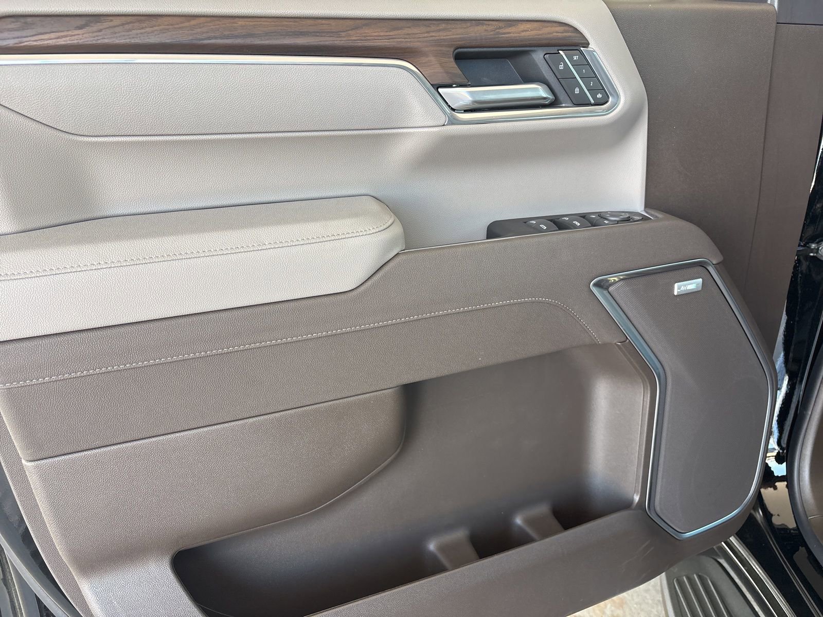 New 2026 GMC Sierra 1500 SLT image 10