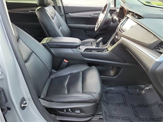 Used 2017 Cadillac XT5 Luxury w/ Driver Awareness Package image 18