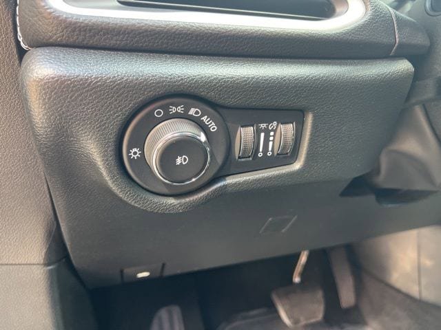 New 2026 Chrysler Pacifica Select image 8