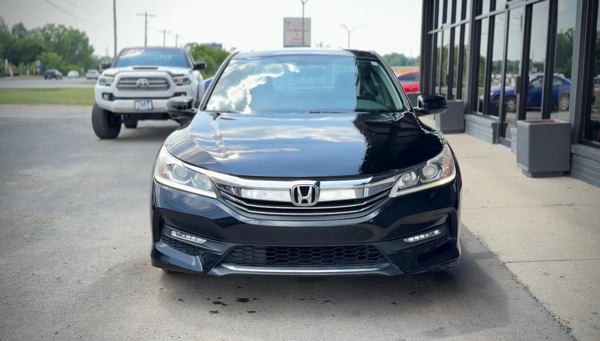 Used 2017 Honda Accord EX image 6