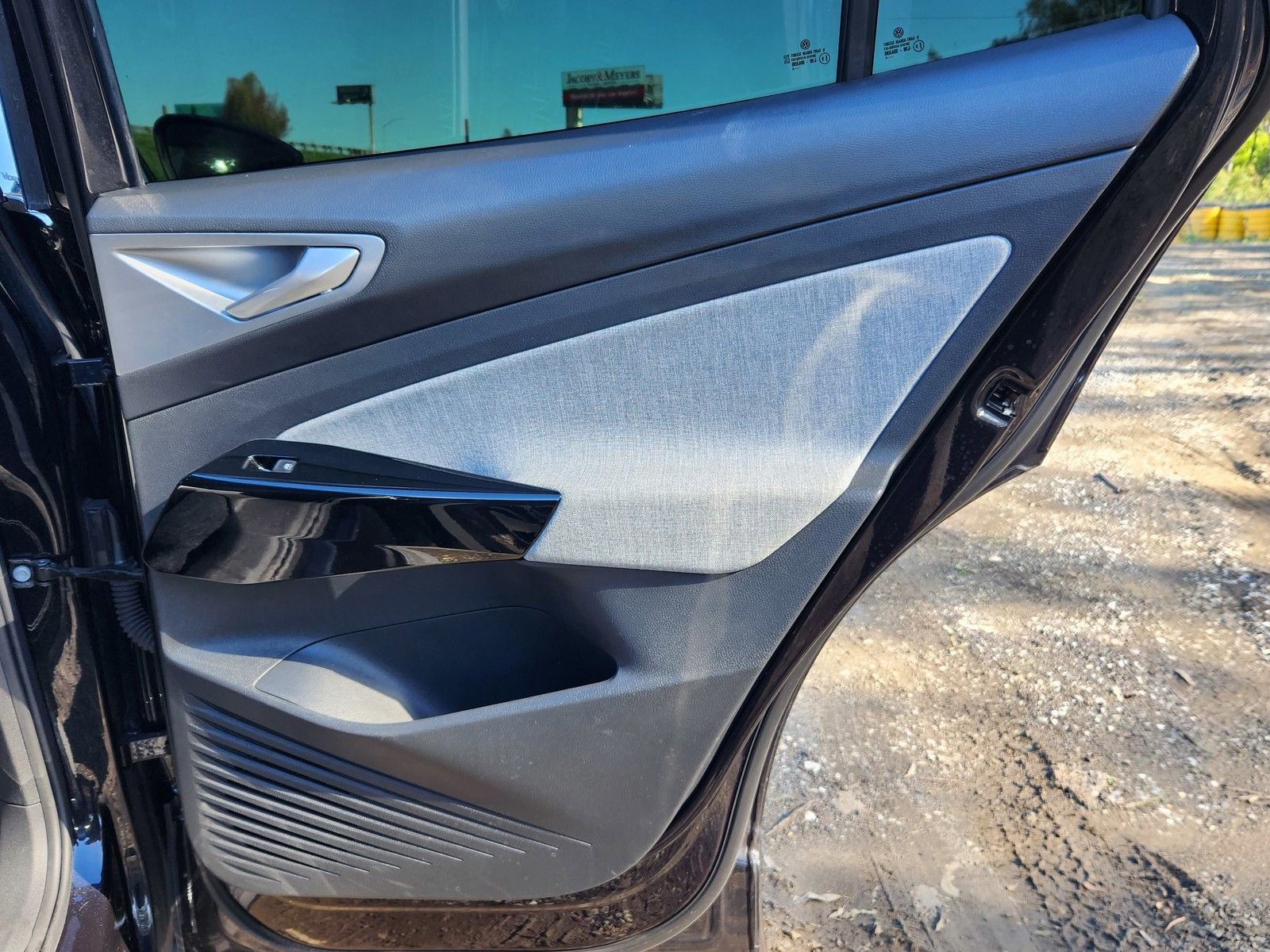 Used 2024 Volkswagen ID.4 Pro image 19