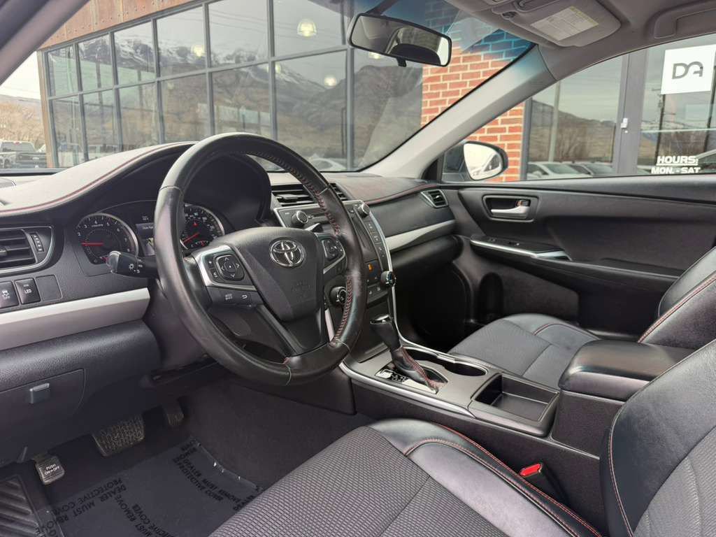 Used 2016 Toyota Camry SE image 24