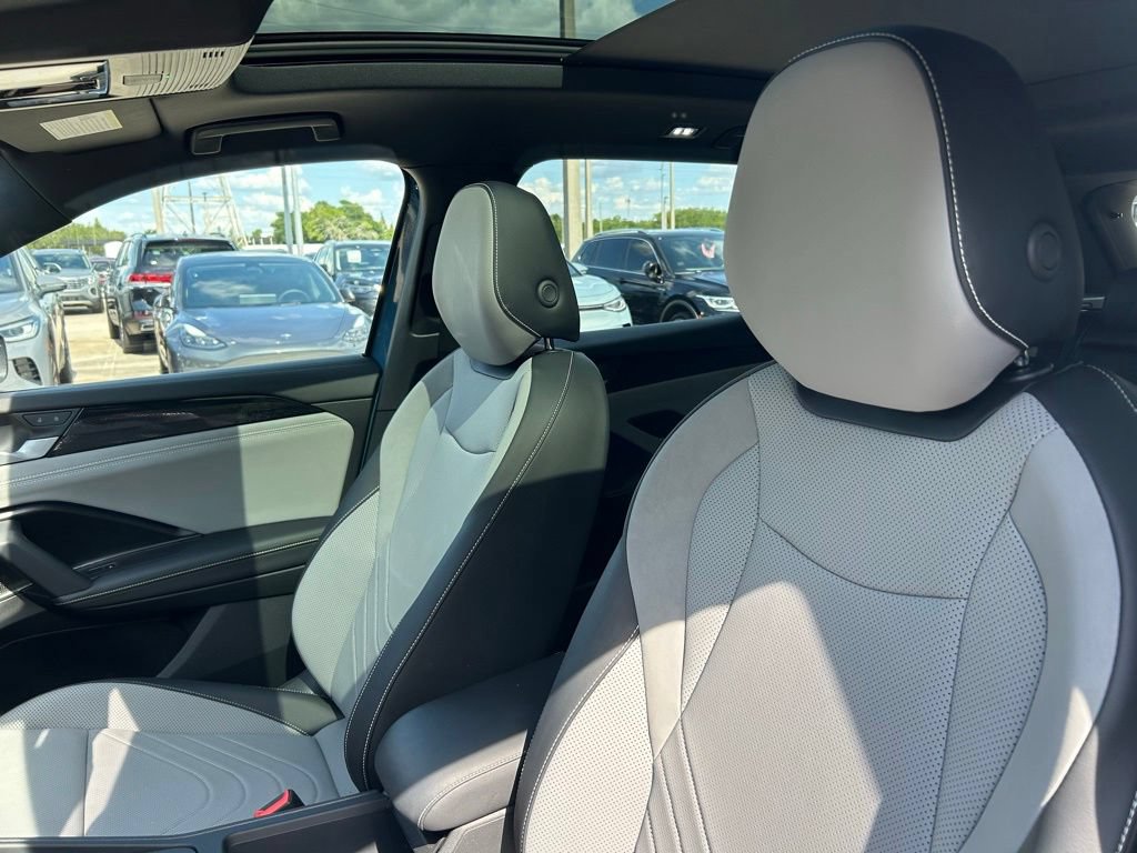 Certified 2025 Volkswagen Tiguan SE R-Line FWD image 20