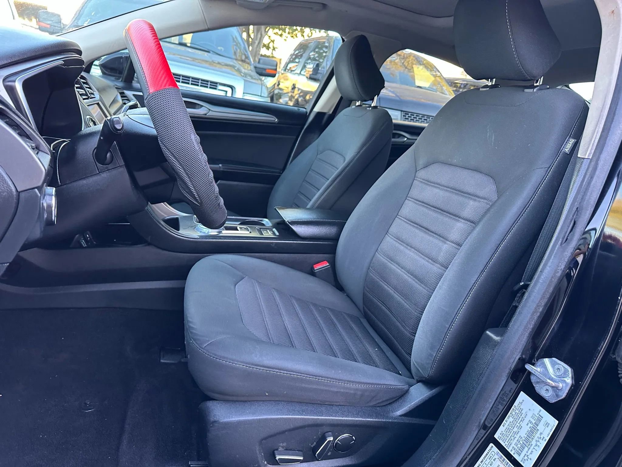 Used 2020 Ford Fusion SE image 14