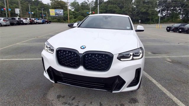 Used 2025 BMW X4 xDrive30i w/ Premium Package image 3