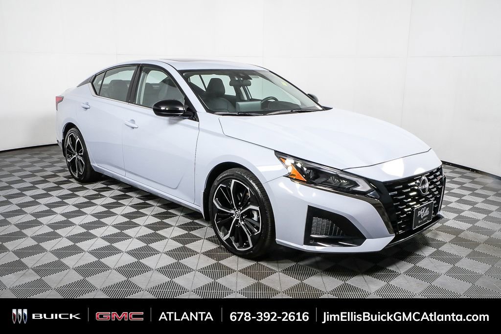 Used 2023 Nissan Altima 2.5 SR w/ SR Premium Package image 28