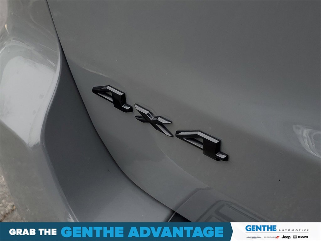 Used 2021 Jeep Grand Cherokee Laredo X image 6