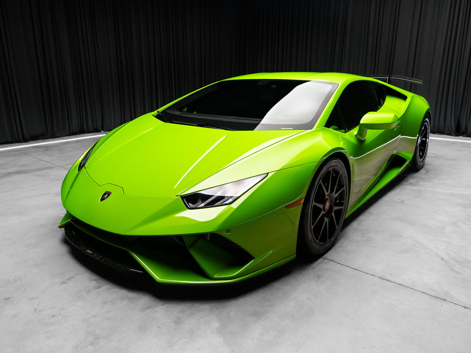 Used 2018 Lamborghini Huracan Performante AWD/4WD image 14