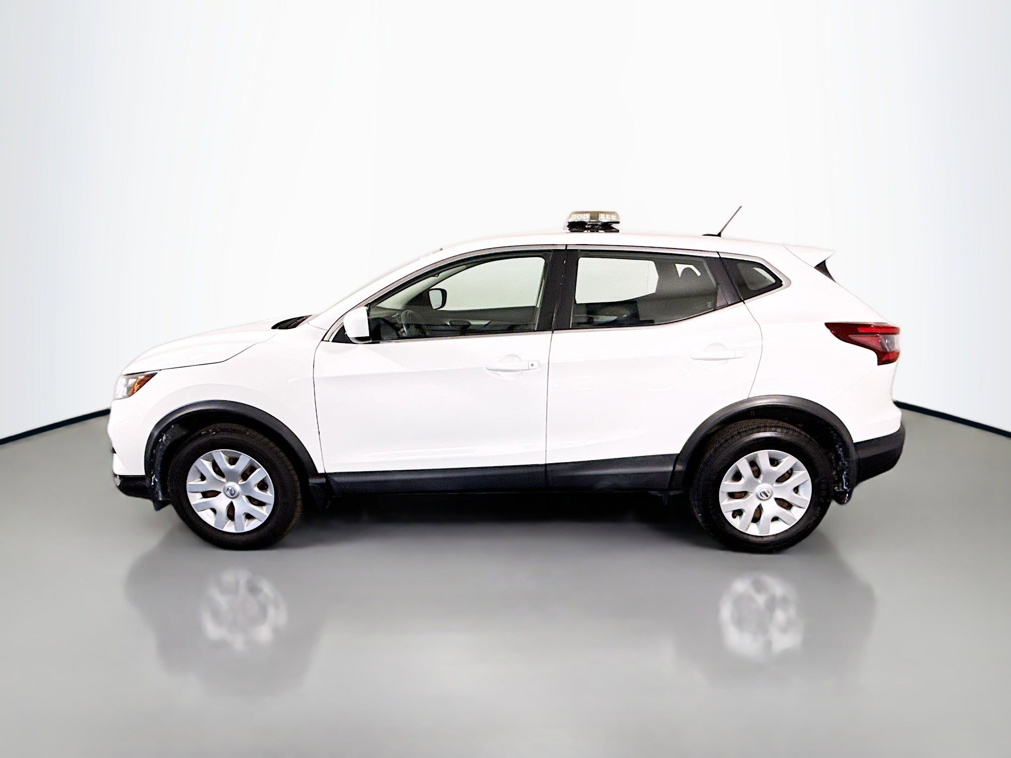 Used 2020 Nissan Rogue Sport S image 6