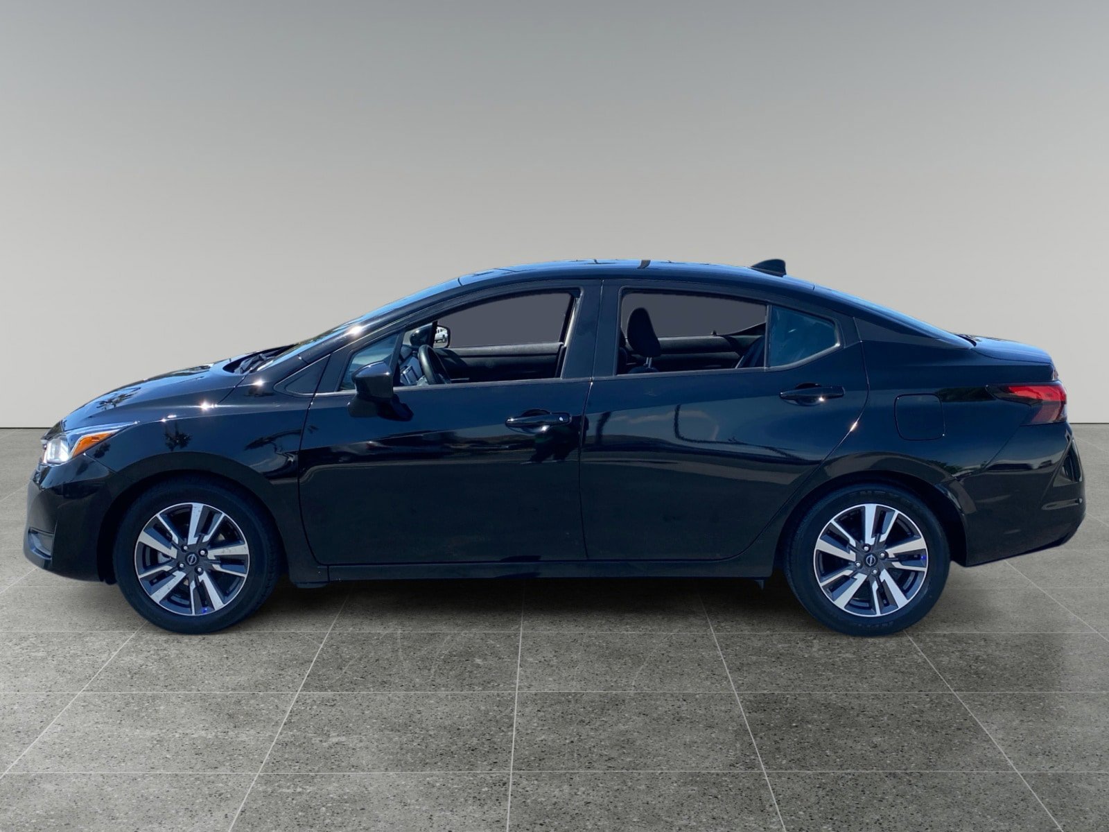 Used 2023 Nissan Versa SV FWD image 2