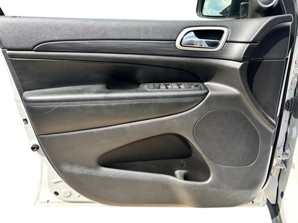 Used 2021 Jeep Grand Cherokee Laredo AWD/4WD image 20