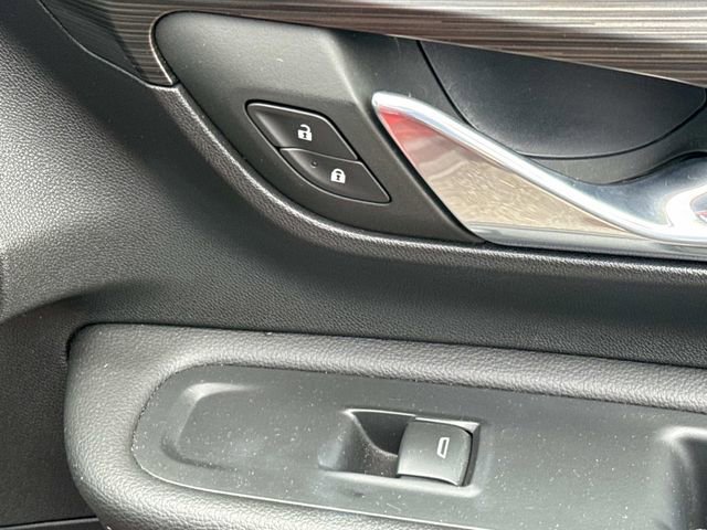 Used 2023 GMC Terrain SLT image 18