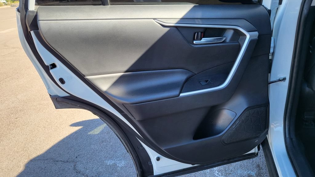 Used 2021 Toyota RAV4 XLE w/ Convenience Package FWD image 24